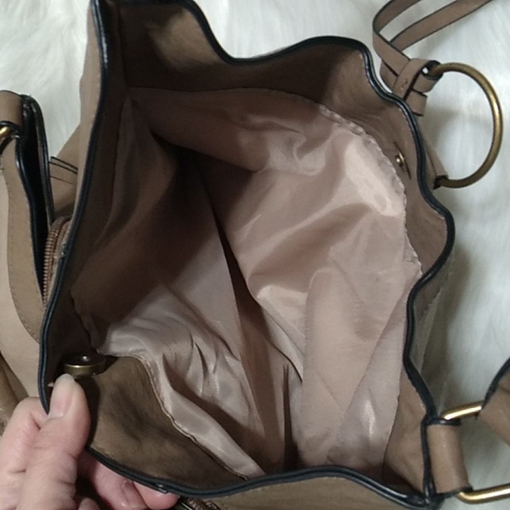 (#31) SALE! Bueno Shoulder Bag In Very Good Condition - Picture 14 of 14